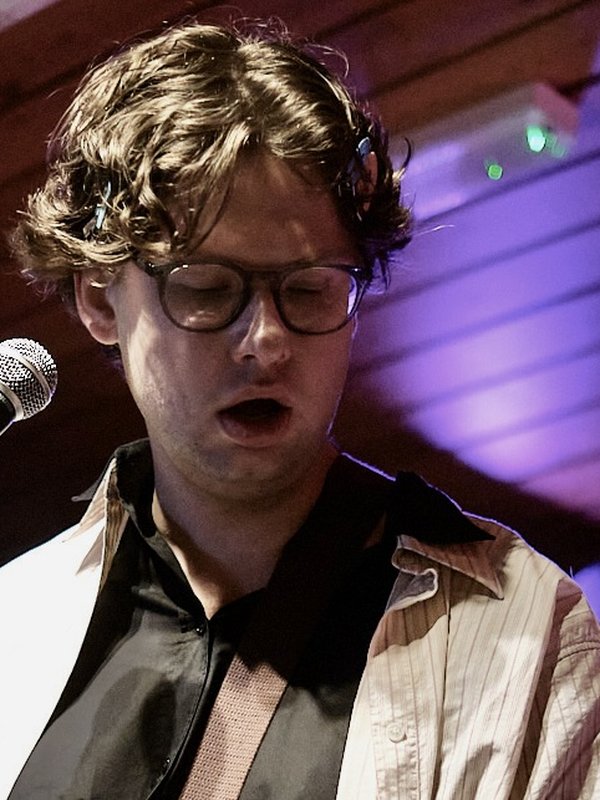 Vilberg Andri Pálsson as Kári